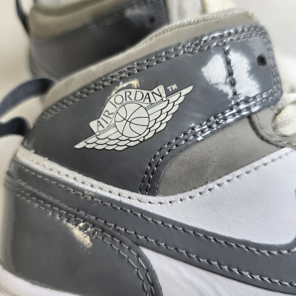 Boys Jordan 1 Mid Light Smoke Grey Youth 2.5Y Shoes Sneaker Nike Air 640734-078